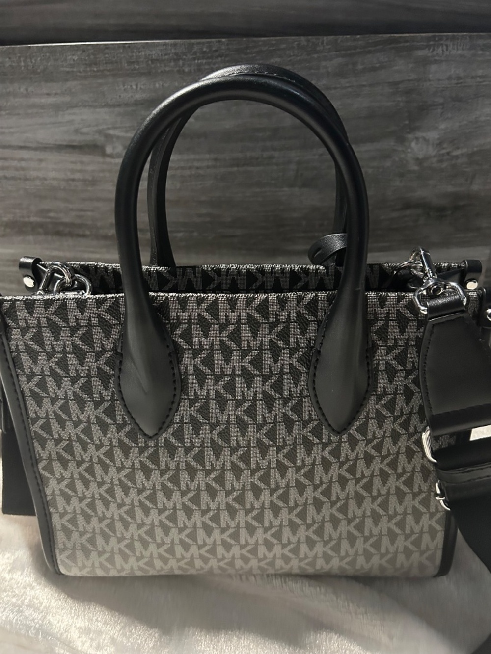 Michael Kors purse - Picture 2 of 6